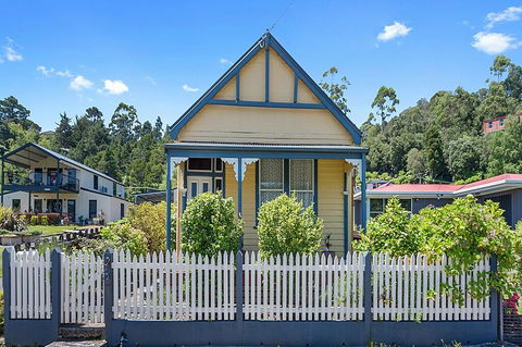 Benvenuti, To Comstock Cottage - Melbourne Tourism 2