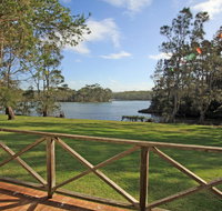 Berrara Lagoon Front Chalet - Melbourne Tourism
