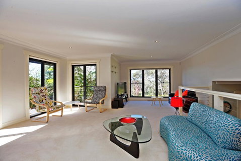 Black Cockatoo Retreat - Melbourne Tourism 2