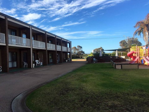 Black Swan Motor Inn - Melbourne Tourism 2