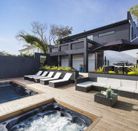 Blairgowrie Oasis Luxury retreat with spapool fireplace golf putting green - Melbourne Tourism
