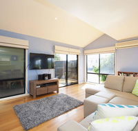 BLUE SKYES - family home with balcony  views.
