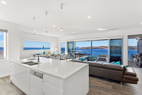 Blue Water Splendour - Infinity Pool And Amazing Views!! - Melbourne Tourism 3