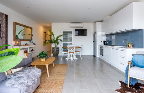 Blue Waters On The Beach: Absolute Beachfront, Views - Melbourne Tourism 3