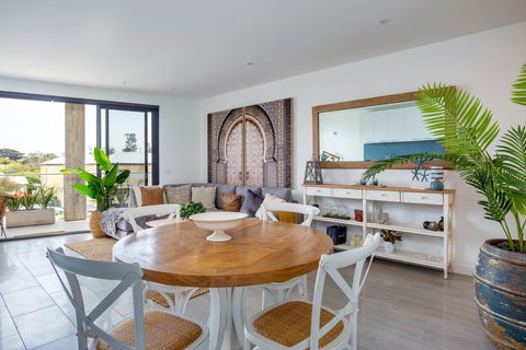 Blue Waters On The Beach: Absolute Beachfront, Views - Melbourne Tourism 1