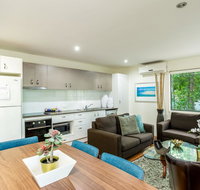 Bluewater 1 - Rainbow Shores Amazing Location Easy Walk To Beach Pool Aircon Outdoor spa - Melbourne Tourism