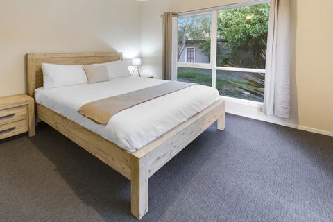 Bluff View River House - Stunning Riverfront - Melbourne Tourism 1