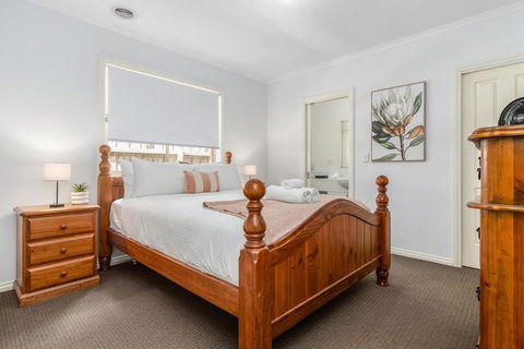 The Noble Prize Netflix & WiFi - Melbourne Tourism 1
