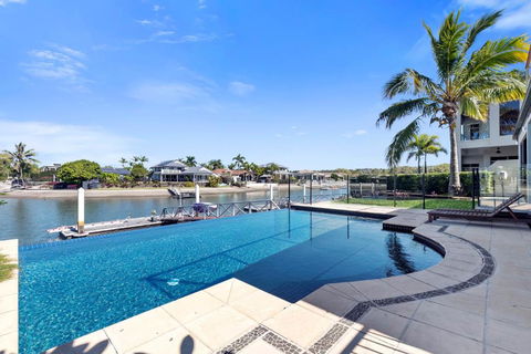 YALLA24-Luxury Resort Style Home - Melbourne Tourism 1