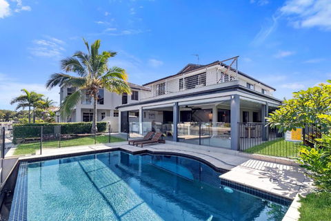 YALLA24-Luxury Resort Style Home - Melbourne Tourism 0
