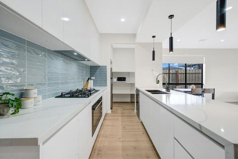 Charming Deanside Home With Cosy Vibes - Melbourne Tourism 1