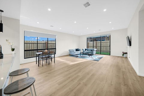 Charming Deanside Home With Cosy Vibes - Melbourne Tourism 2