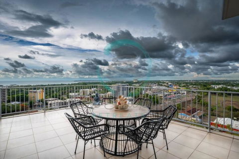 ZEN Pinnacle Penthouse (2) 3-BR Panoramic Retreat - Melbourne Tourism 0