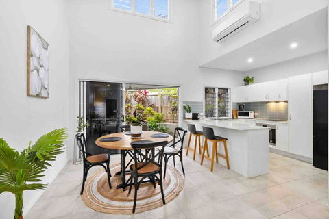 Zen Zone - Located Close To Beach, Skyrail And City - Melbourne Tourism 0