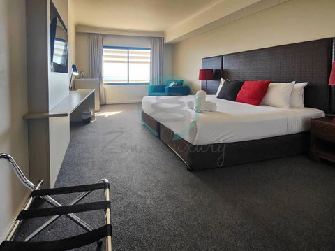 ZEN88 ESPLANADE: Hotel Suite W/ Ocean/Sunset Views - Melbourne Tourism 1